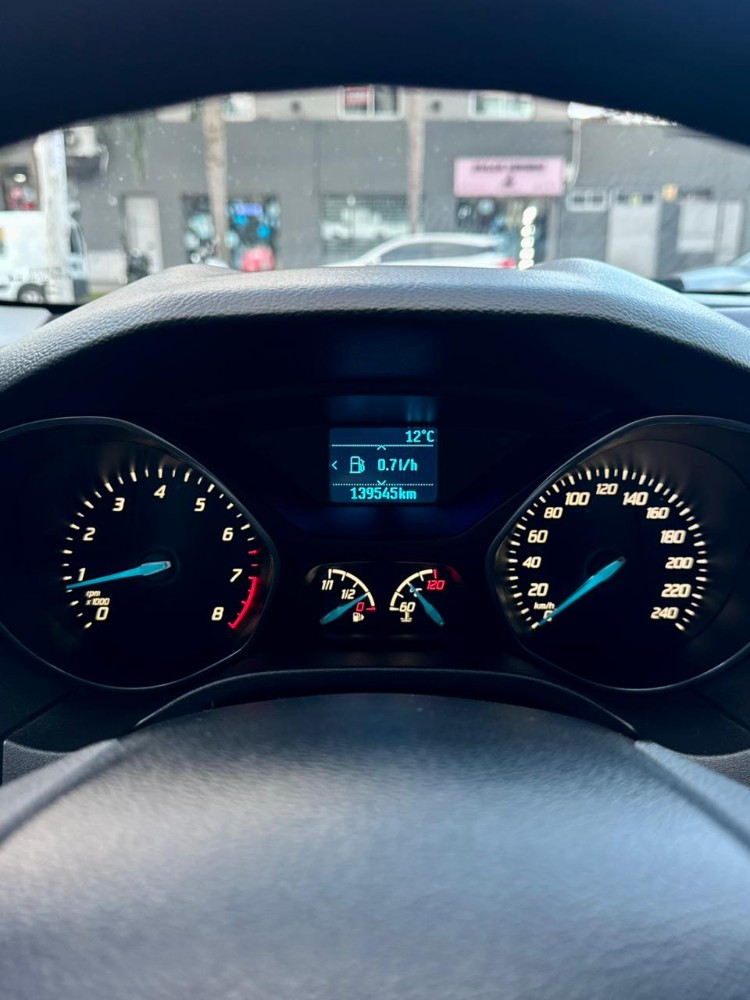 Ford Focus 1.6 S SEDAN — foto 9